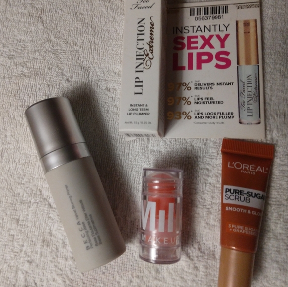 Mini Makeup Bundle - Picture 2 of 2